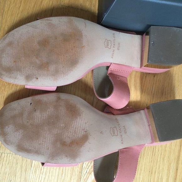 Ann Taylor Liv Sandals with Gold Block Heel - Picture 3 of 3